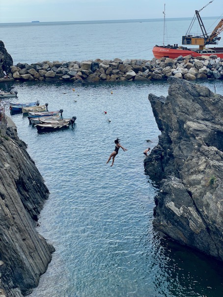 Cliff/Rock jumping into harbor at Manarola